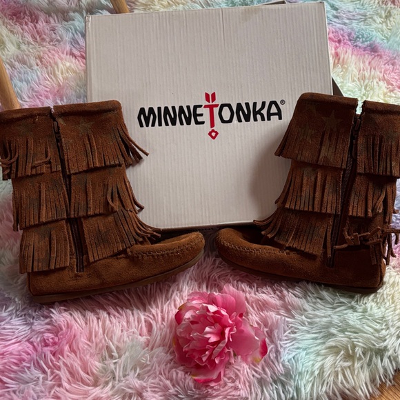 Minnetonka Other - Minnetonka Tan Suede Fringe Boots